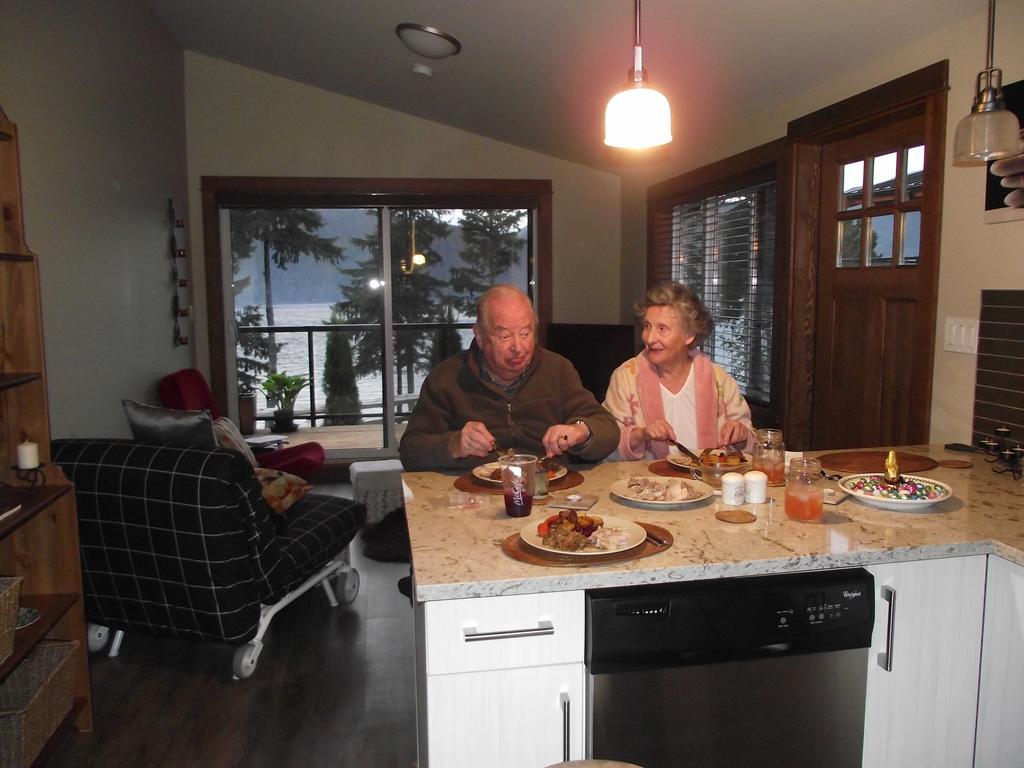 Wild Coast Chalets Port Renfrew Værelse billede