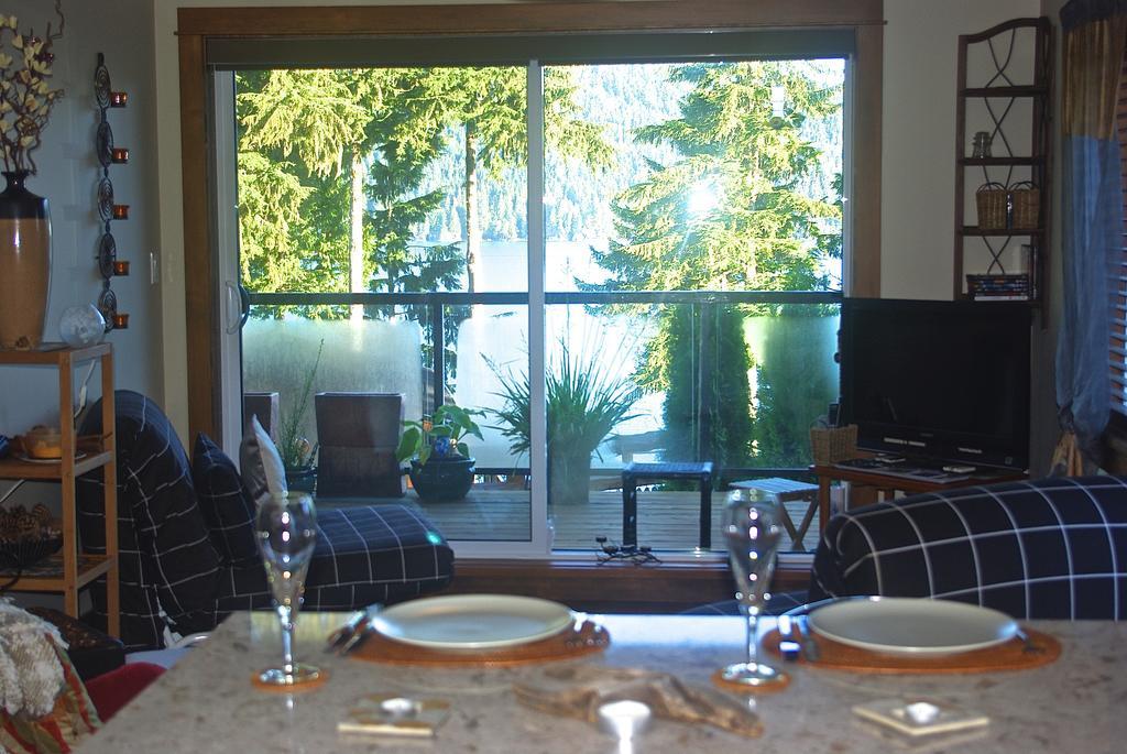 Wild Coast Chalets Port Renfrew Værelse billede
